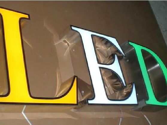 环江介绍LED招牌的基础知识。